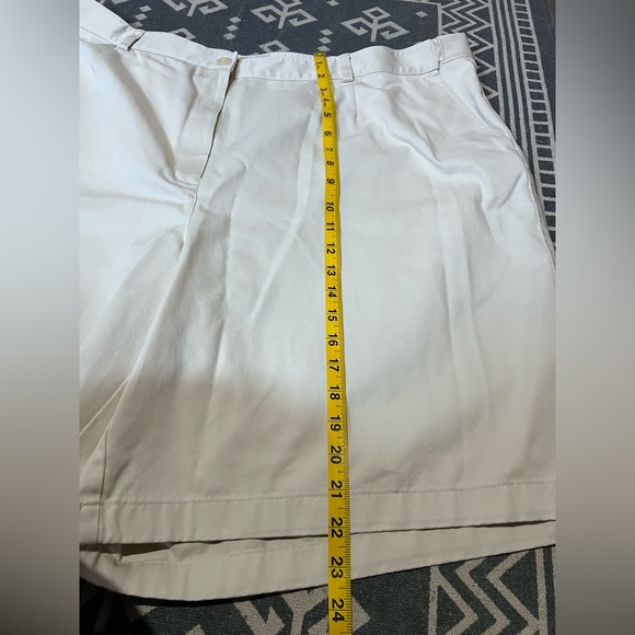 L.L. Bean Women's Light Beige  Bermuda Shorts women’s 24W - Picture 5 of 7